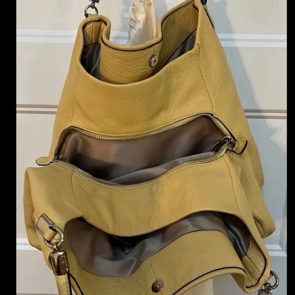 NEW CONDITION Coach Soft Leather Hobo with Multiple Pockets - Picture 2 of 6